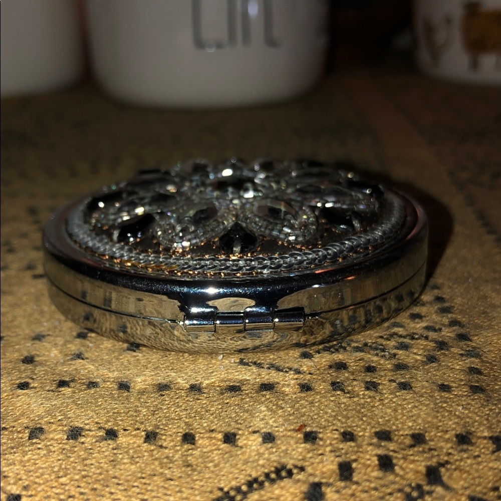 Brighton Compact Mirror - Picture 6 of 12